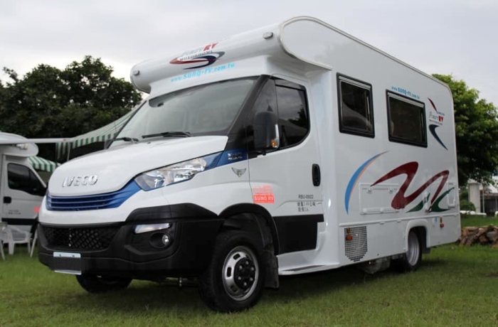 IVECO露營車-大蝸牛上下舖