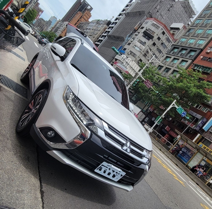 三菱OUTLANDER